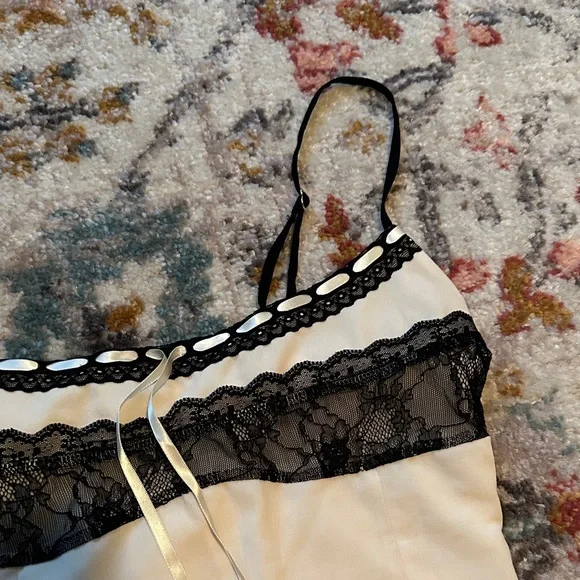 White Fox Boutique Cream and Black Lace Crop Cami - Picture 3 of 5